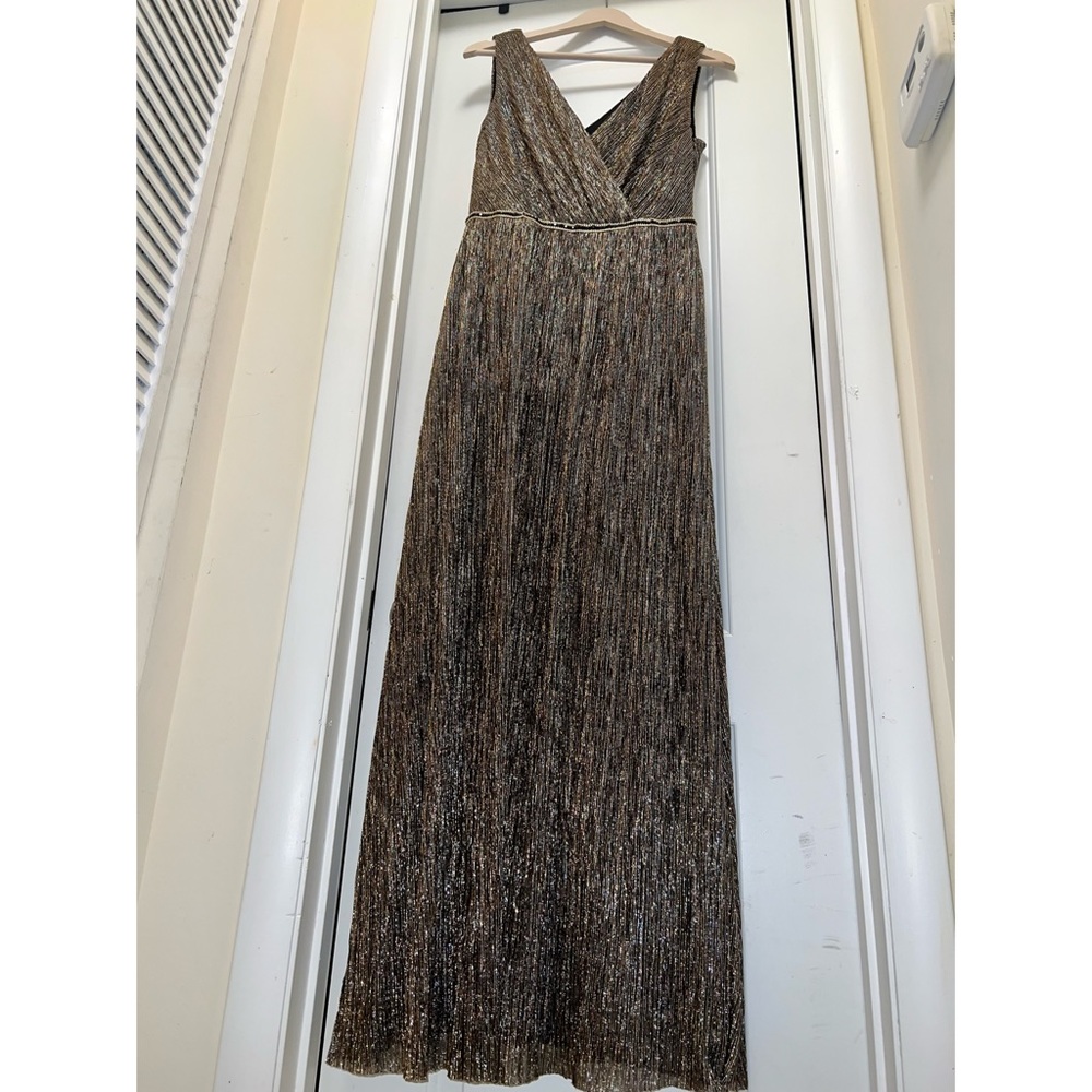 LONDON TIMES GOLD METALLIC SLEEVELESS GOWN, FORMAL DRESS